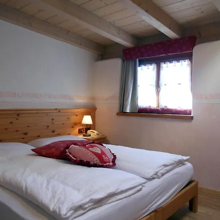 Hotel Garni Salvanel Cavalese Room photo